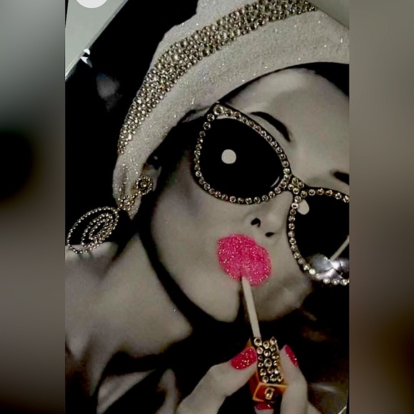 Meet your Posher, Sarah - Picture 1 of 1